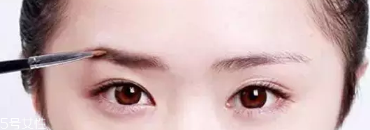 眉粉怎么選顏色好看？淺咖色不挑膚色