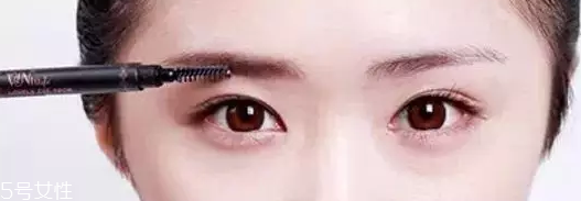 眉粉怎么選顏色好看？淺咖色不挑膚色