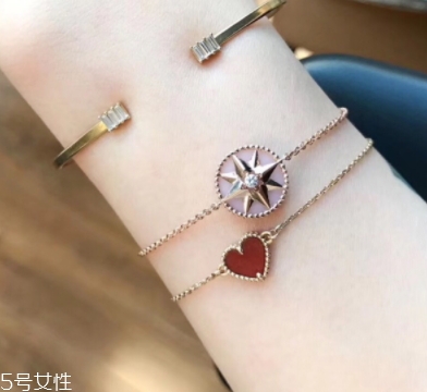 dior迪奧手鏈多少錢一個？