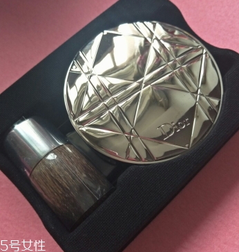 dior迪奧蜜粉哪款好用？讓妝效更持久