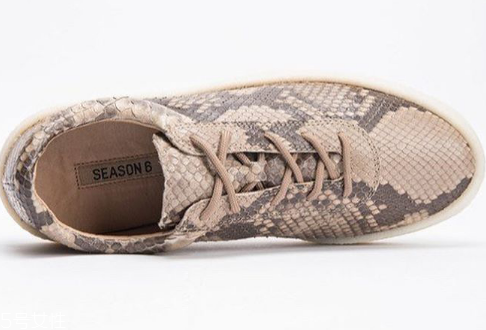yeezy season 6蛇皮定制款多少錢？打造奢華運(yùn)動(dòng)風(fēng)