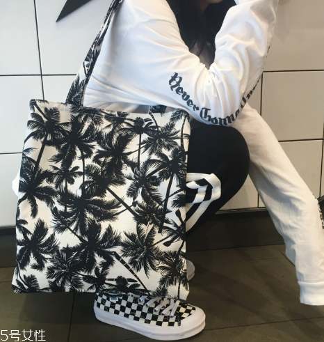 帆布包什么款式好看？這個(gè)春天一起文藝起來(lái)