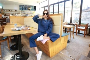 運動套裝怎么搭配？假日出游也要時髦