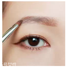 眉粉怎么畫眉毛好看？這么用眉妝超完美