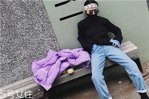 牛仔褲燙了個(gè)洞怎么辦？巧妙修補(bǔ)換新裝