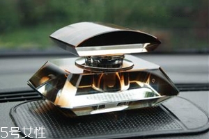男士車里放什么香水好？廣藿香讓人清醒