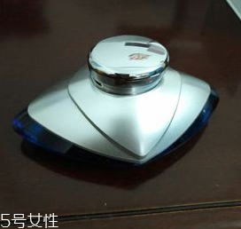汽車香水怎么安裝？香水座需粘貼