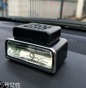 汽車香水座怎么加香水？用滴管注入原瓶