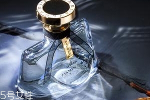 香水噴太多了怎么辦？用濕毛巾擦拭