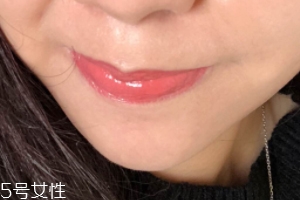 mac唇釉哪個顏色比較日常？溫柔清新珊瑚粉
