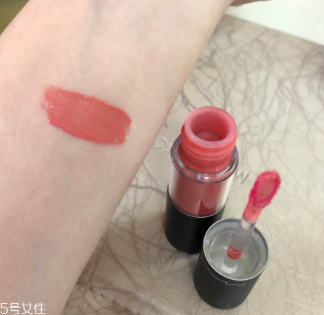 mac唇釉哪個(gè)顏色比較日常？溫柔清新珊瑚粉