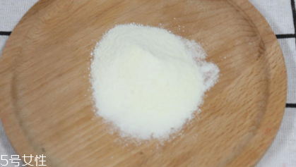 愛他美奶粉哪個版本好？白金版表現(xiàn)出色
