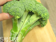 花椰菜怎么切？把整莖切掉最好炒