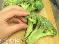 花椰菜怎么切？把整莖切掉最好炒
