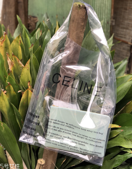 celine塑料袋多少錢？被代購炒翻天塑料包
