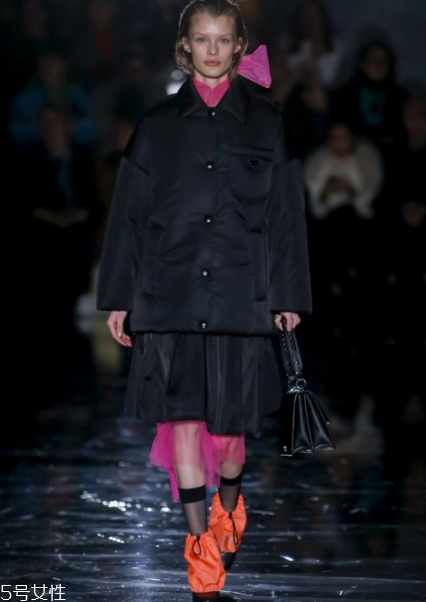 prada2018秋冬系列好看嗎_款式有哪些？