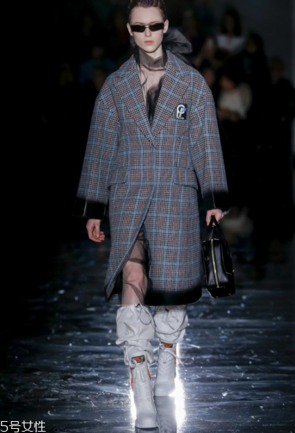 prada2018秋冬系列好看嗎_款式有哪些？