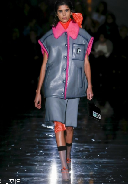 prada2018秋冬系列好看嗎_款式有哪些？