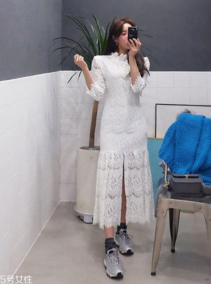蕾絲連衣裙搭配什么鞋？開啟撩人春季