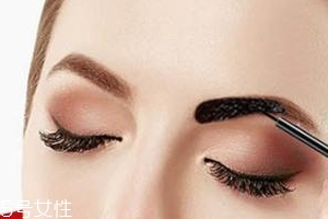 塑形眉膠怎么用？修眉后直接勾畫眉形