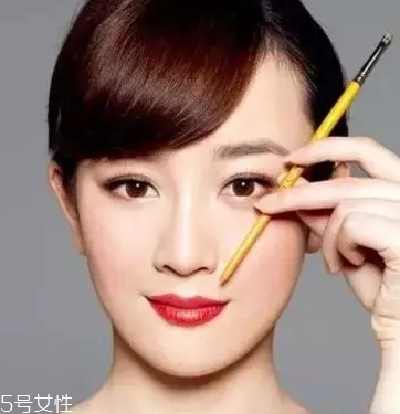 怎么化標(biāo)準(zhǔn)眉？三點(diǎn)法打造親和眉形