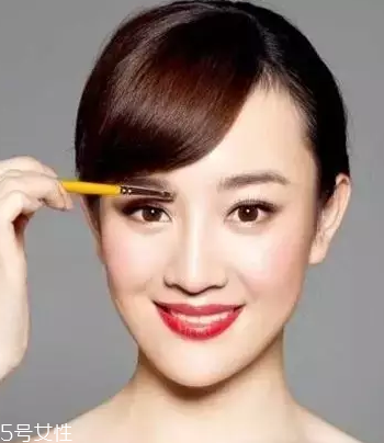 怎么化標(biāo)準(zhǔn)眉？三點(diǎn)法打造親和眉形