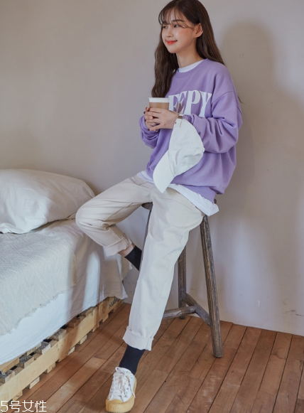 紫色衛(wèi)衣怎么搭配？流行色助你成為時(shí)尚女王