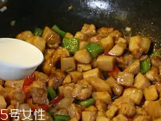 杏鮑菇怎么洗才干凈？鹽水泡泡輕松去污