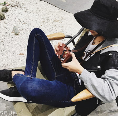 牛仔褲和休閑褲哪個好看？各有各的特色