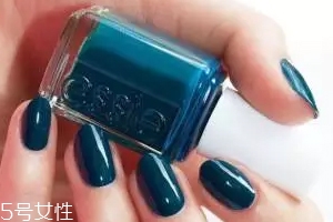 綠色指甲油顯手黑嗎？反光深綠色適合黃皮