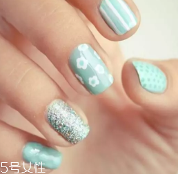綠色指甲油顯手黑嗎？反光深綠色適合黃皮