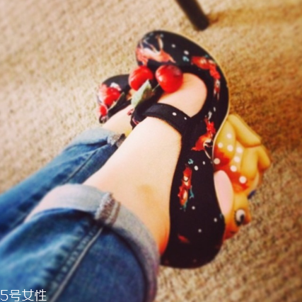 irregular choice鞋子多少錢(qián)？高跟鞋中的泥石流