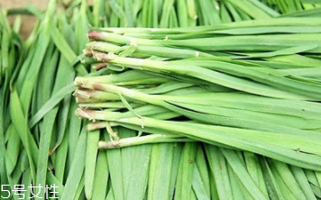 韭菜沒熟吃了會怎么樣？生韭菜很辛辣