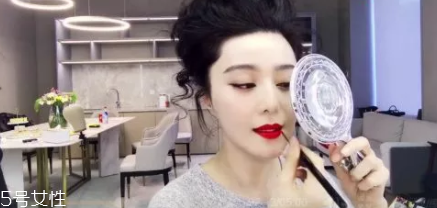 口紅干了嘴脫皮怎么辦？4步打造水潤(rùn)雙唇