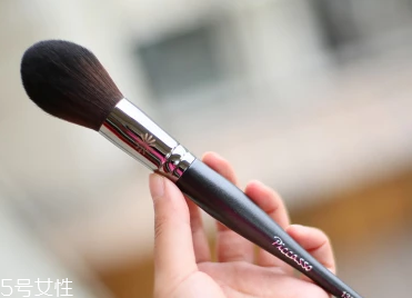 散粉刷多久洗一次？7到15天清洗一次