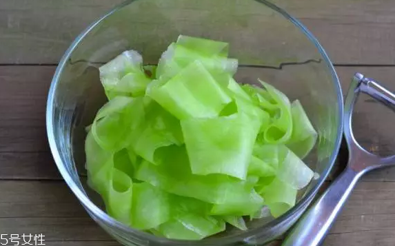 萵筍生吃好還是熟吃好？煮熟后維生素含量大大降低