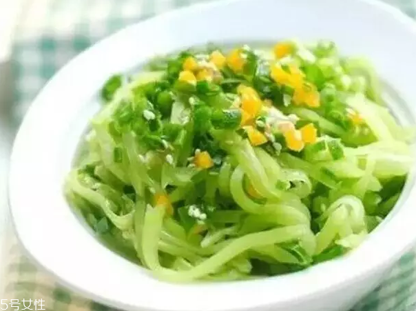 萵筍生吃好還是熟吃好？煮熟后維生素含量大大降低