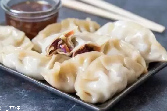 餃子餡可以放雞精嗎？會危害健康