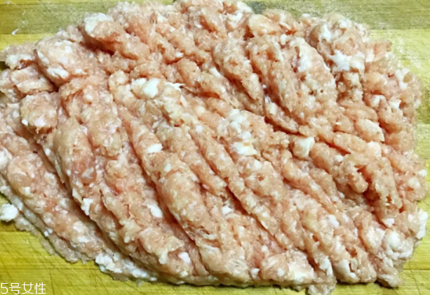 餃子餡用豬的哪塊肉好？前腿肉是餃子餡首選