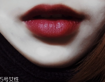 唇部顏色深用什么口紅？chanel絲絨口紅62號不怕唇深