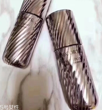 曲酸可以白天用嗎？曲酸可以和vc一起用嗎