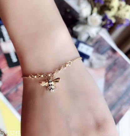 施華洛世奇小蜜蜂手鏈?zhǔn)鞘裁床馁|(zhì)？