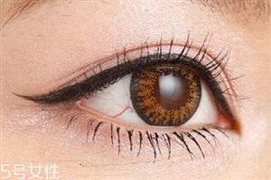美瞳日拋在一天之內(nèi)可以重復戴嗎 度數(shù)和戴隱形眼鏡沒有關(guān)系