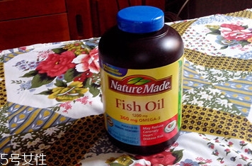 nature made萊萃美魚(yú)油怎么吃？