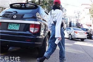 牛仔褲穿著掉色怎么辦？輕度掉色是正常的