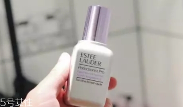 雅詩蘭黛線雕精華和小棕瓶哪個好？一起使用效果佳