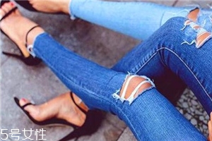 牛仔褲能配高跟鞋嗎？精致女生的穿搭法則