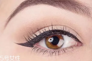 眼線眼尾怎么畫好看？用透明膠畫出優(yōu)美弧度