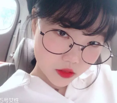 戴眼鏡好看還是不戴眼鏡好看？寬眼距戴眼鏡很精致