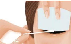 卸眼妝眼睛刺痛怎么辦？5款溫和不刺激的眼部卸妝推薦
